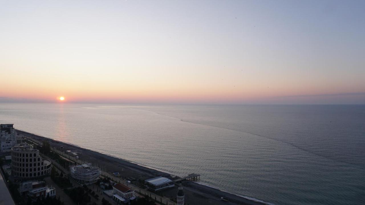 Heaven'S Palace Aparthotel Batumi Exterior foto